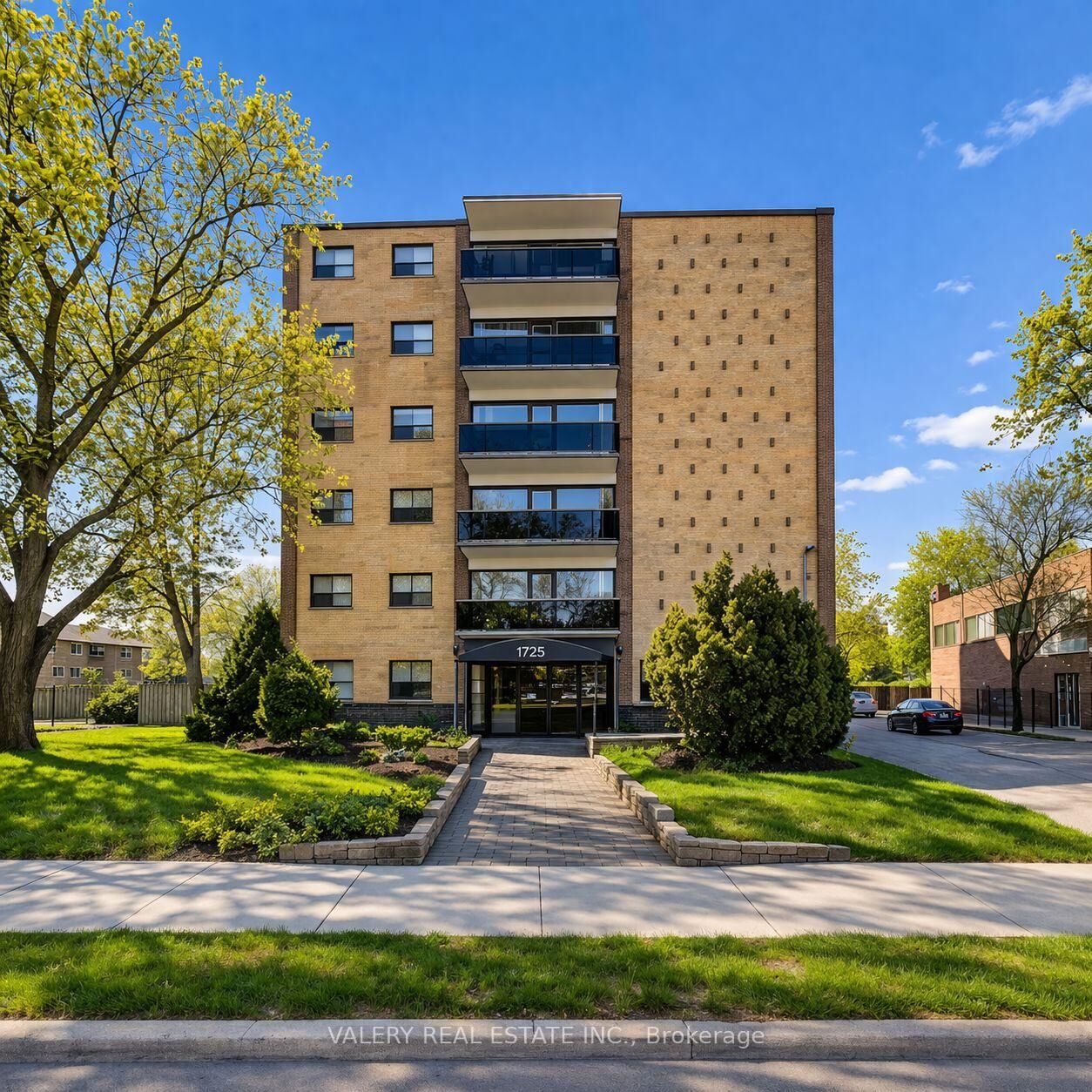 Property Photo:  1725 Lawrence Avenue E 403  ON M1R 2X7 