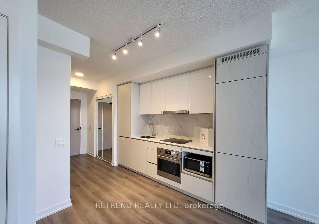 Property Photo:  28 Interchange Way 2907  ON L4K 0P8 