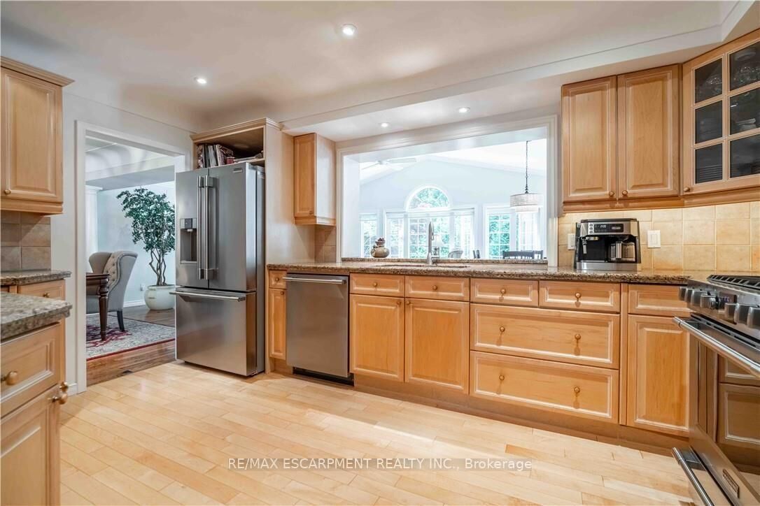 Property Photo: 138 Judith Crescent ON L9G 1L5