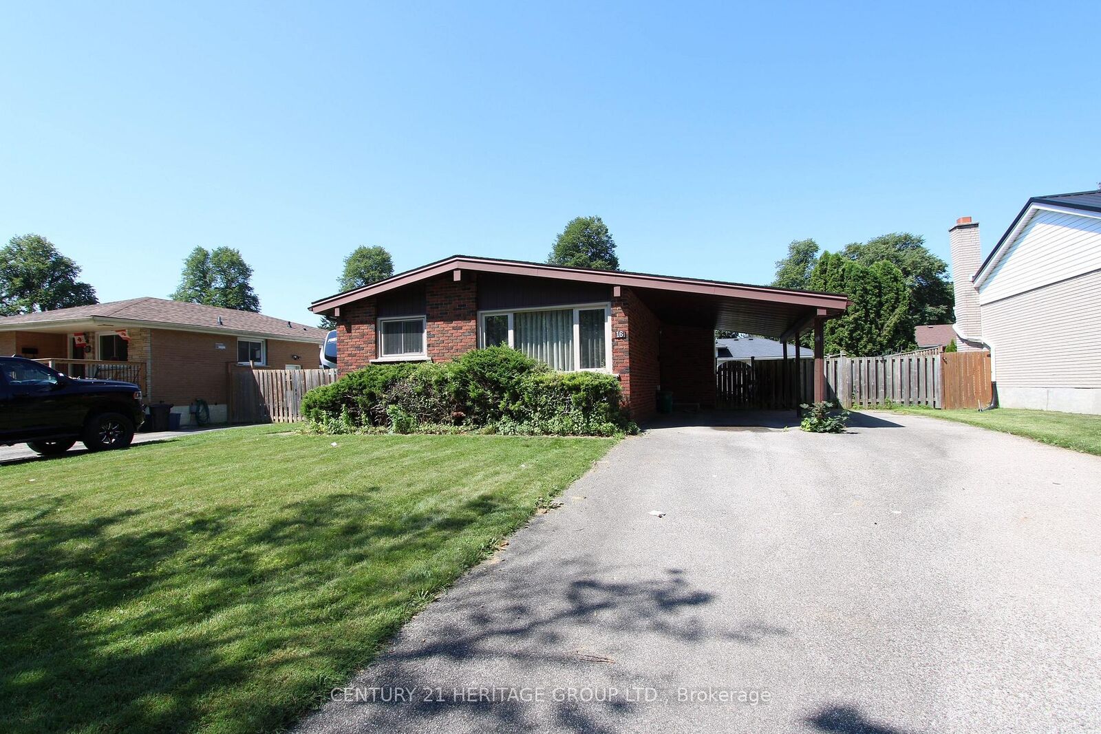 Property Photo:  16 Morning Dew Drive  ON N3R 3P2 