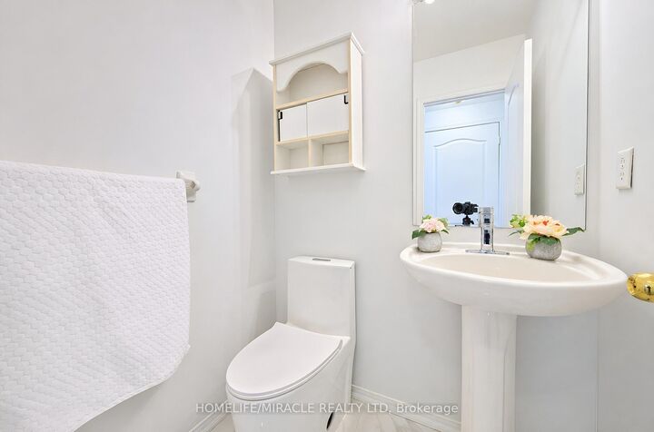 Property Photo:  26 Roadmaster Lane  ON L7A 3A9 