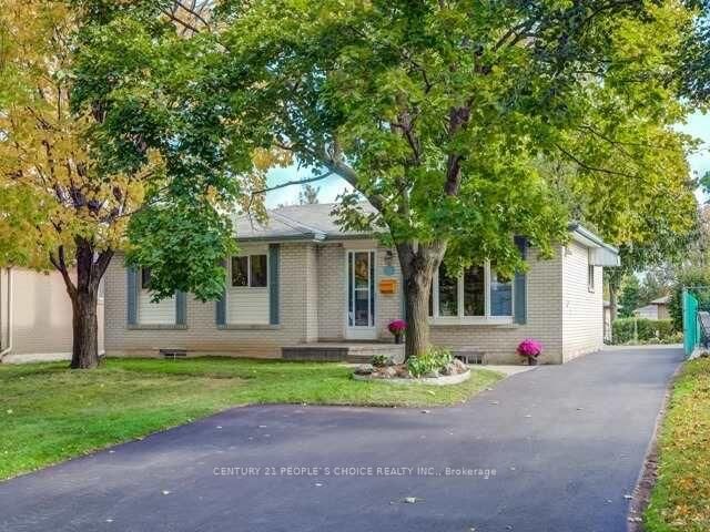 13 Brookdale Crescent — photo 1