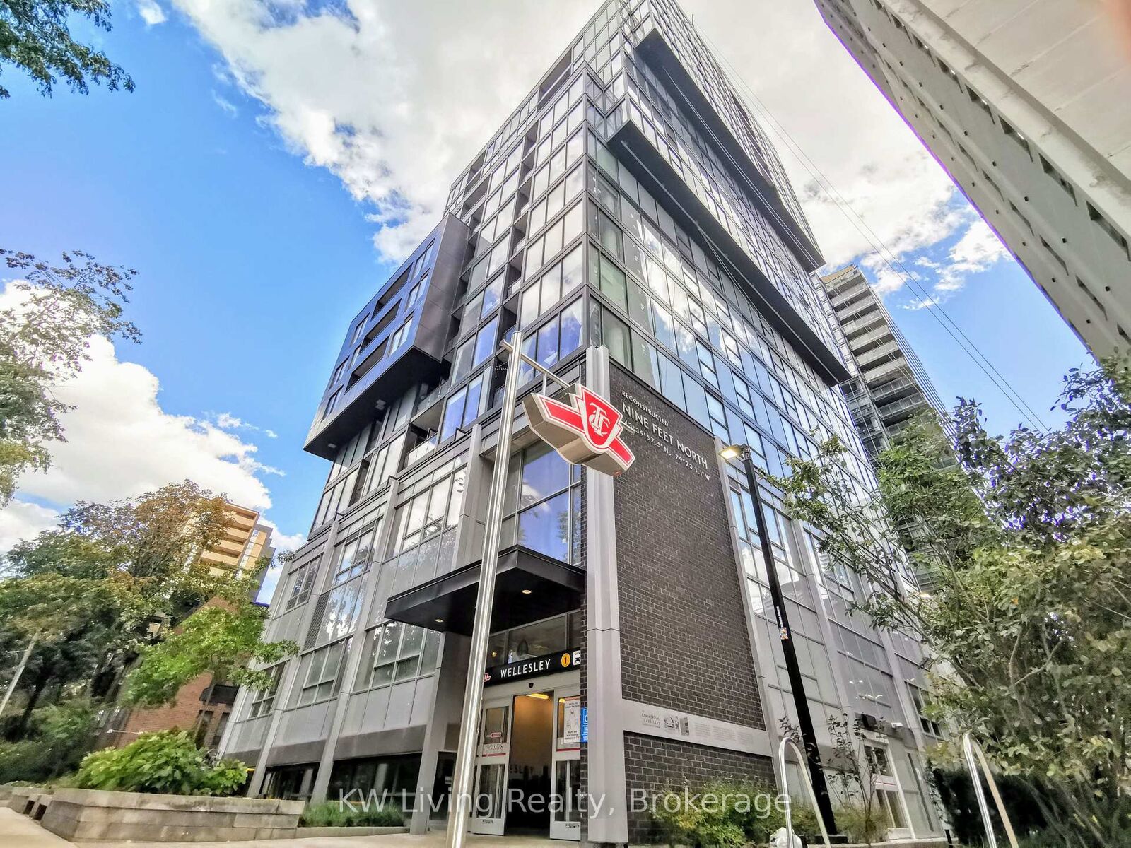 Property Photo:  17 Dundonald Street 501  ON M4Y 0E4 