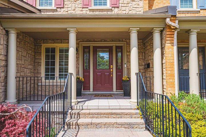 Property Photo: 4211 Millcroft Park Drive 19 ON L7M 3Y9