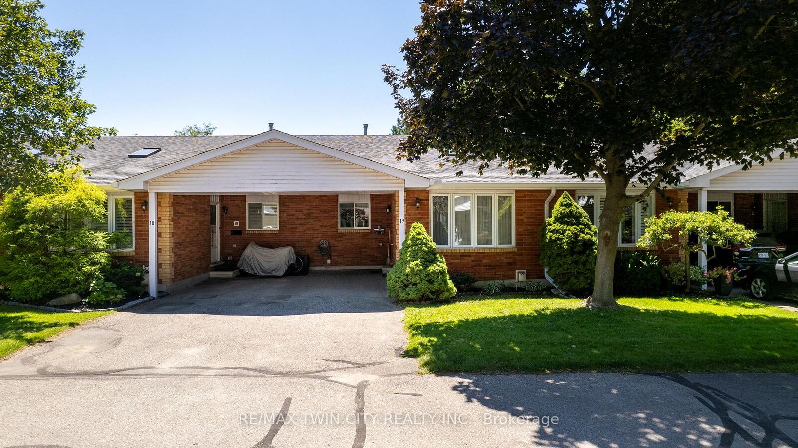 Property Photo: 1030 Colborne Street E ON N3S 3T6