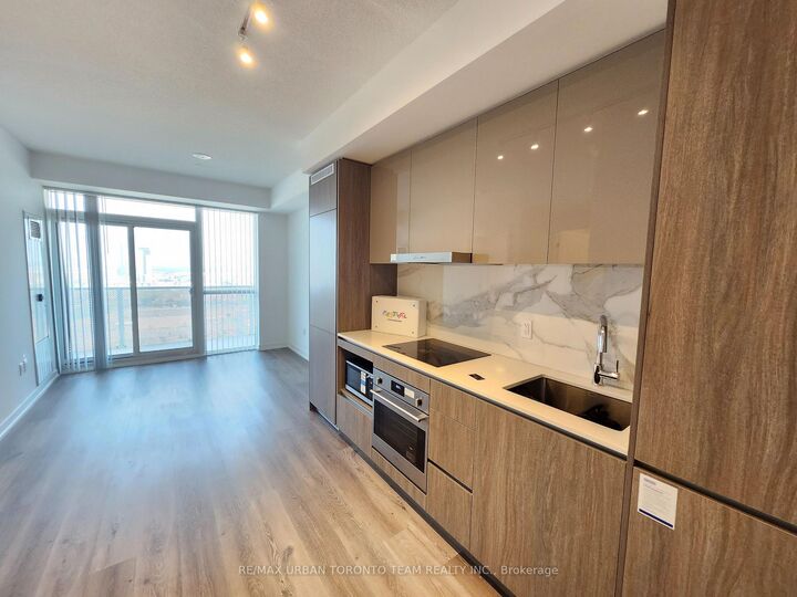 Property Photo:  28 Interchange Way 2508  ON L4K 0P8 