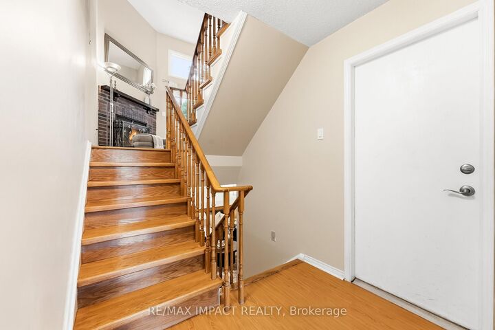 Property Photo:  60 Cottonwood Court  ON L3T 5X1 