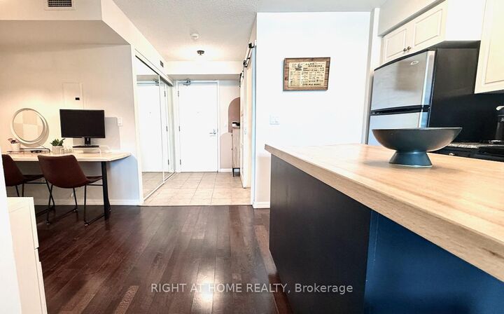Property Photo: 209 Fort York Boulevard S 656 ON M5V 4A1