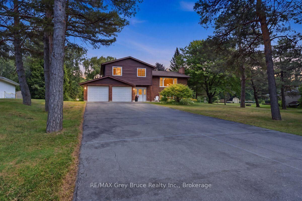 Photo de la propriété: 132 Clearview Crescent ON N4K 0G1