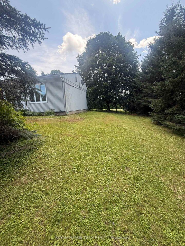 Property Photo:  978 Rideau Road  ON K1X 1H5 