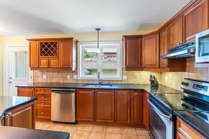 Property Photo: 4 Sherman Lane ON K6V 7M1