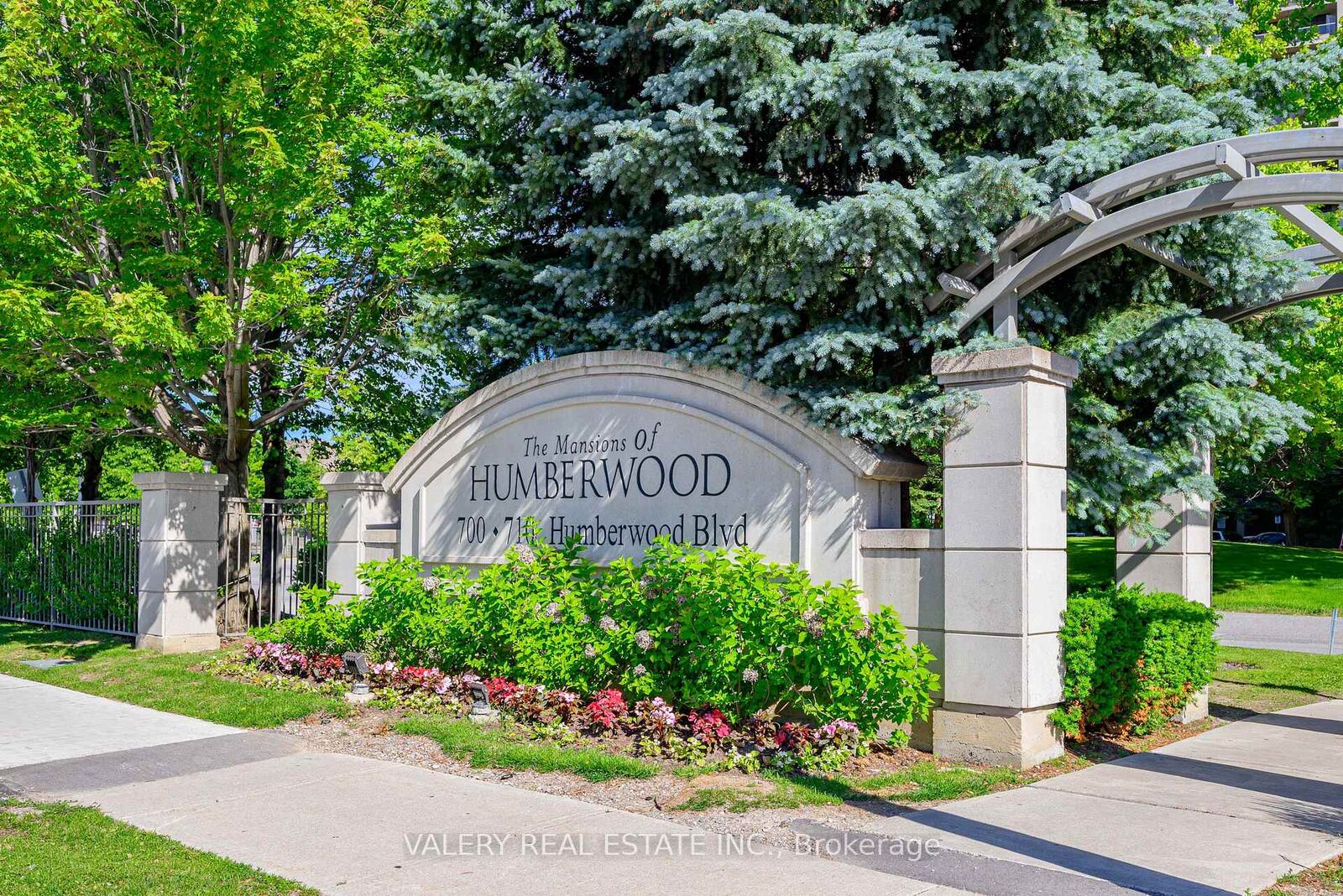 Photo de la propriété: 700 Humberwood Boulevard 1626 ON M9W 7J4