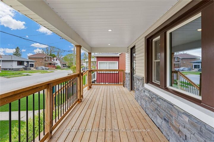 Property Photo:  112 Oakland Avenue  ON L3C 2C1 