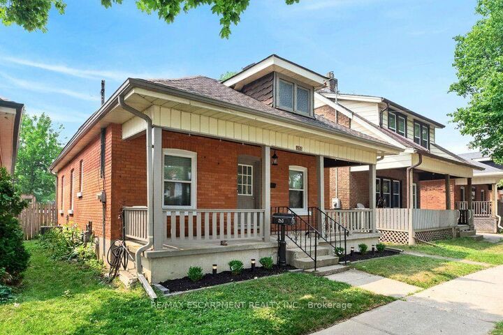 Property Photo:  253 Marlborough Street  ON N3S 4T4 
