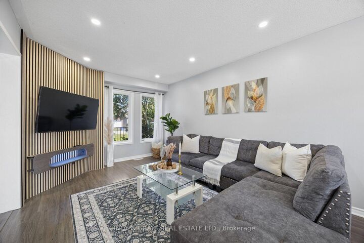 Property Photo: 25 John Walter Crescent ON L1E 2W6