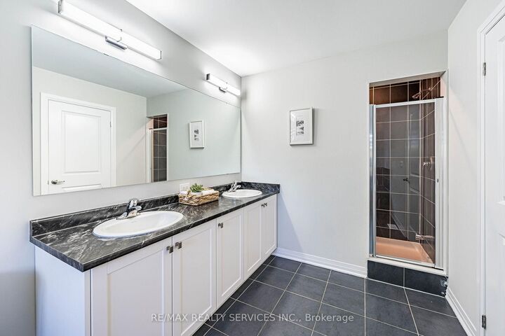 Property Photo: 60 Brixham Lane ON L7A 5K2