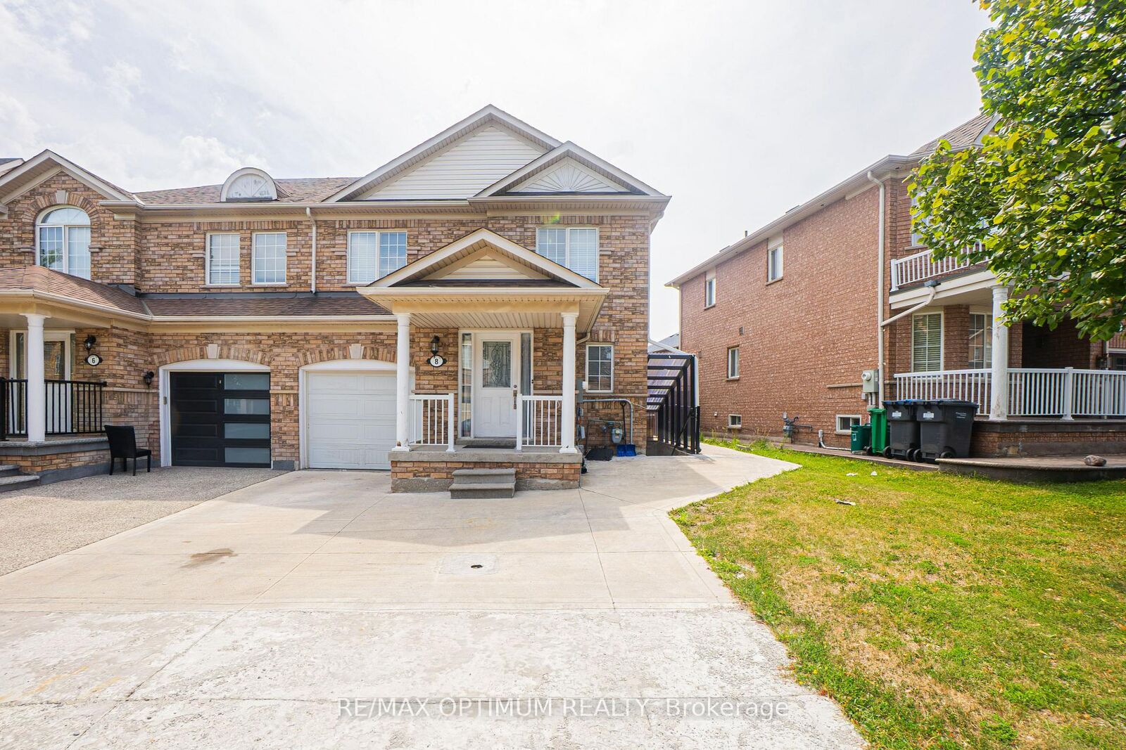Property Photo:  8 Topiary Lane  ON L7A 2K6 