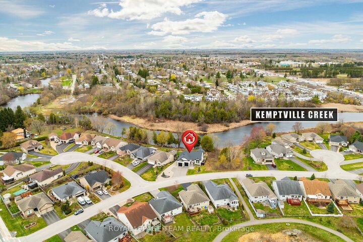 Property Photo: 51 Westerra Way ON K0G 1J0