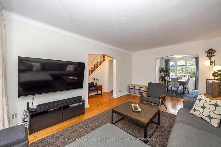 Property Photo: 2100 Blossom Drive ON K1H 6G8