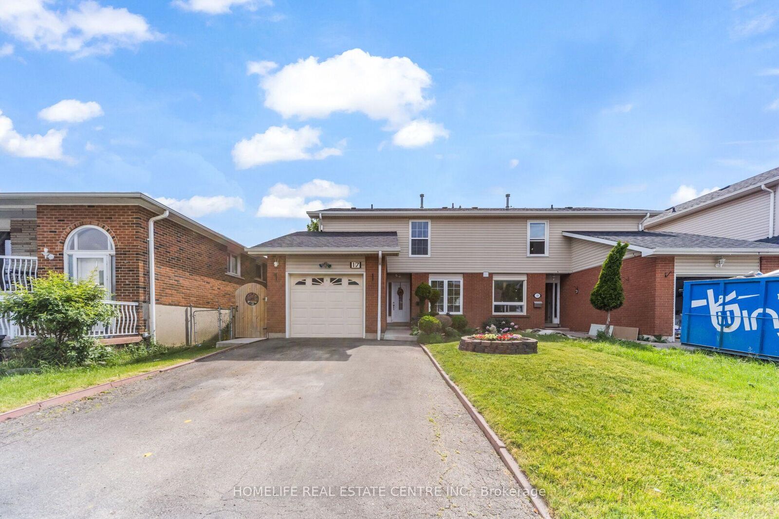 Property Photo: 17 Ashford Court ON L6V 3E2