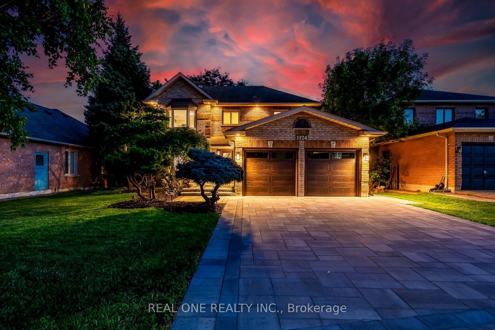 Property Photo:  1124 Thoresby Drive  ON L6J 7M6 