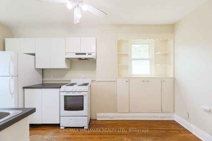 Property Photo:  2159 Gerrard Street E Upper  ON M4E 2C4 