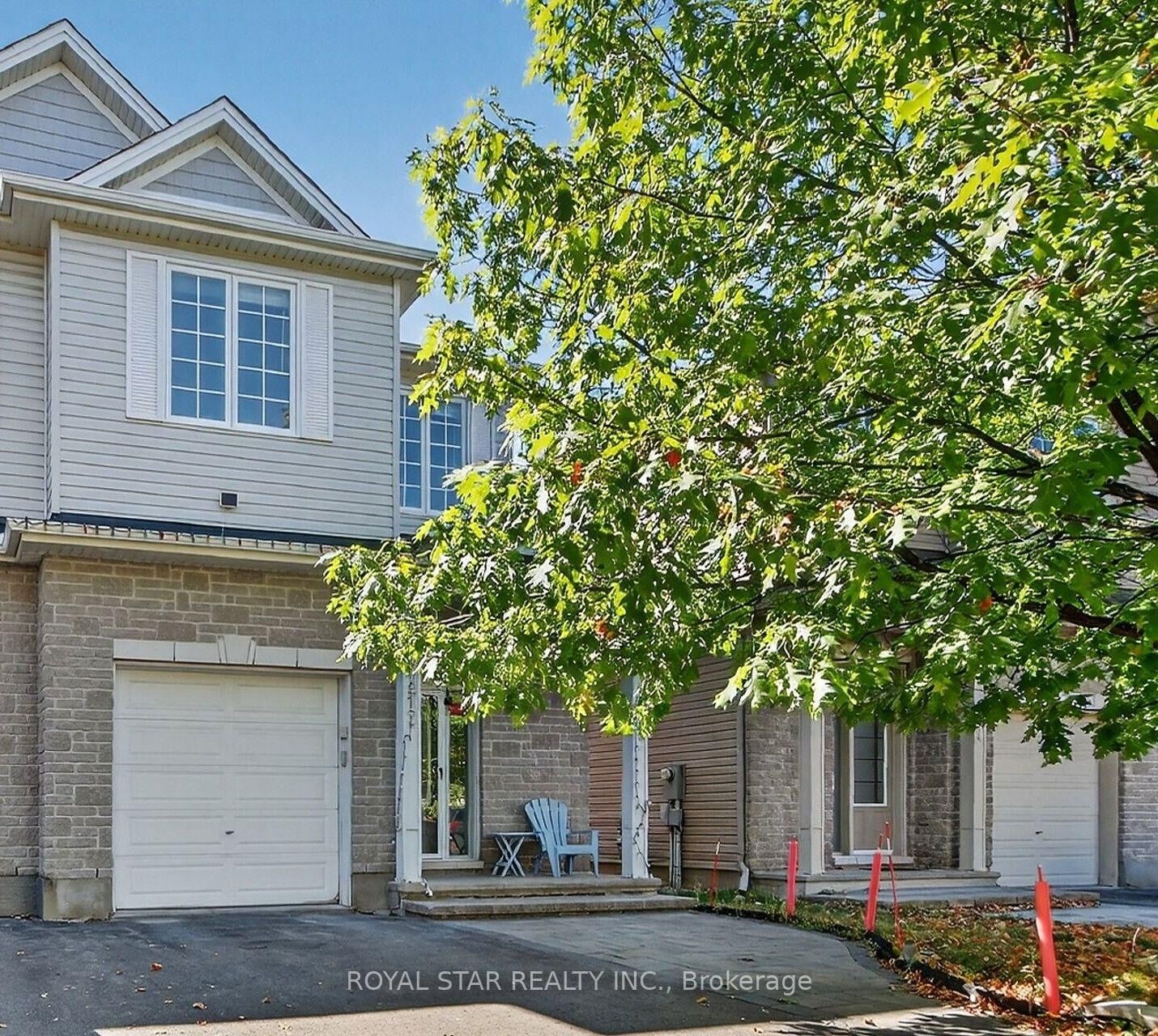 Property Photo:  272 Broxburn Crescent  ON K2J 0N8 