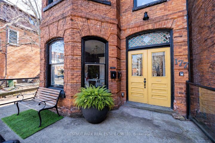177 Charlton Avenue W — photo 1