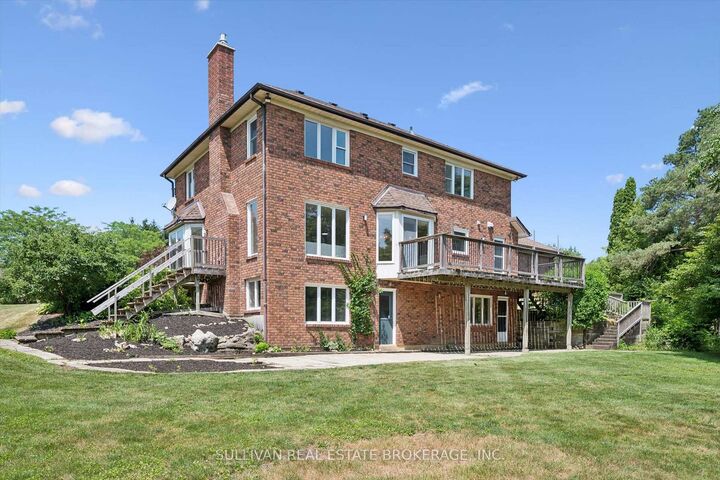 Property Photo: 105 Cobblestone Place ON N0B 2K0