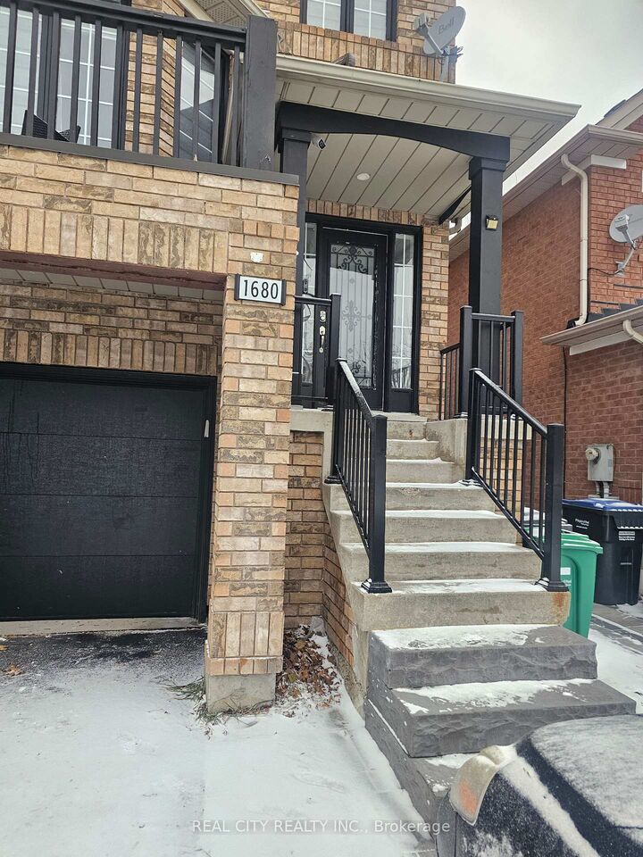 Property Photo: 1680 Samuelson Circle ON L5N 7Z7