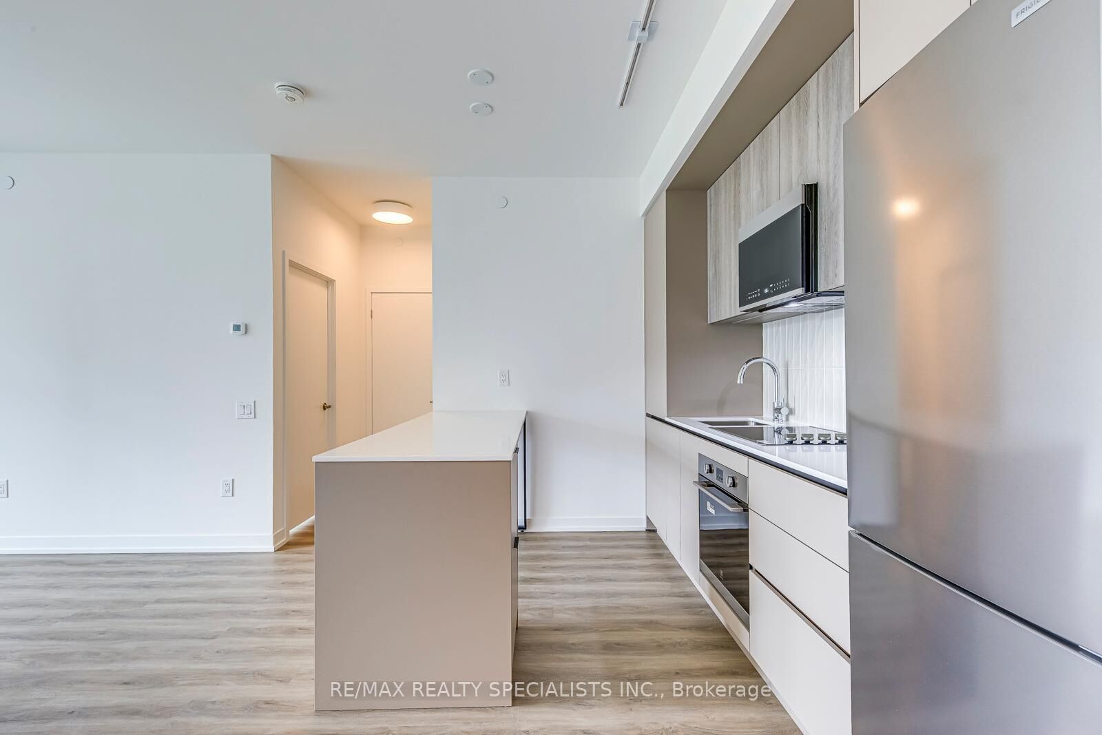 Property Photo:  2485 Eglinton Avenue 1018  ON L5M 2T1 