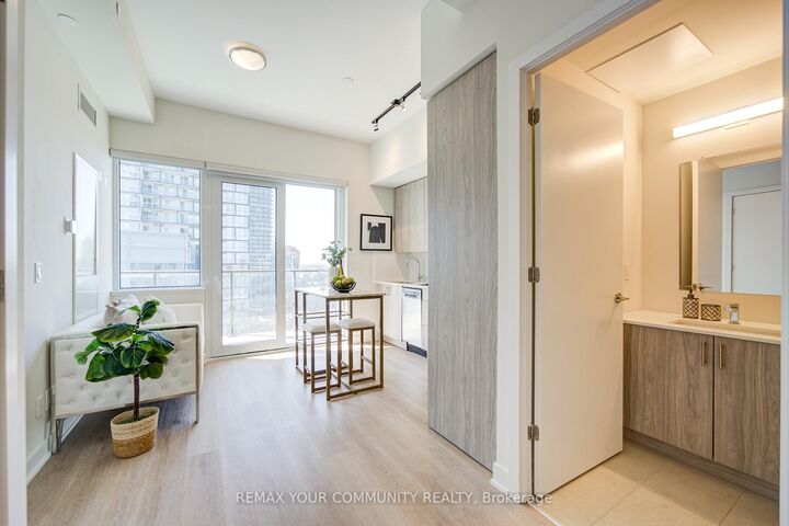 Property Photo: 15 Ellerslie Avenue 1403 ON M2N 0L7
