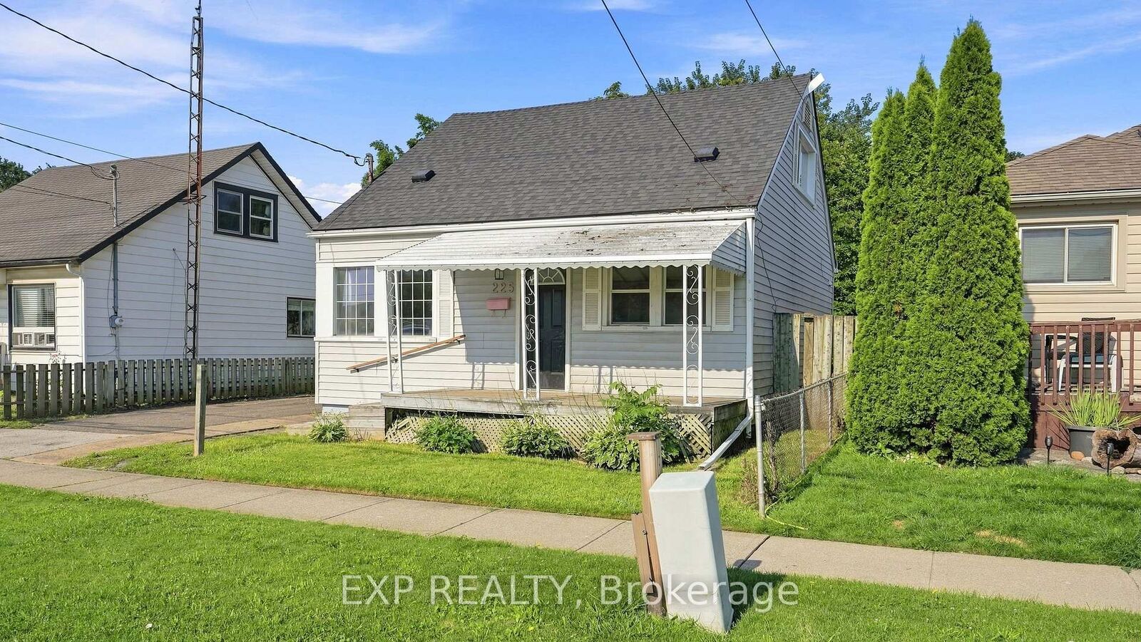 Property Photo: 225 Grantham Avenue ON L2M 4Z2
