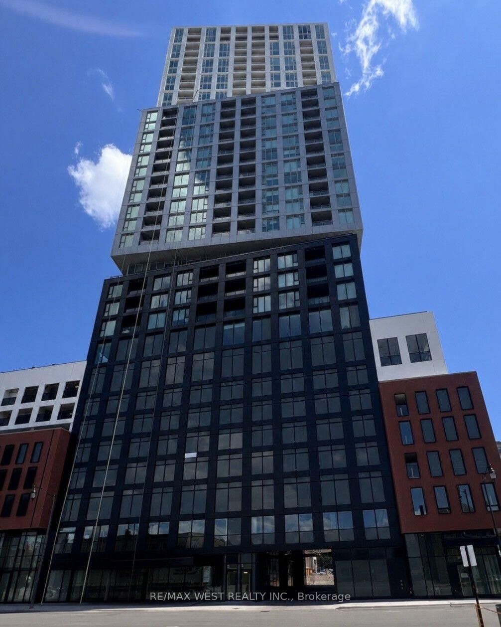 Property Photo:  39 Mary Street 1703  ON L4N 1S9 