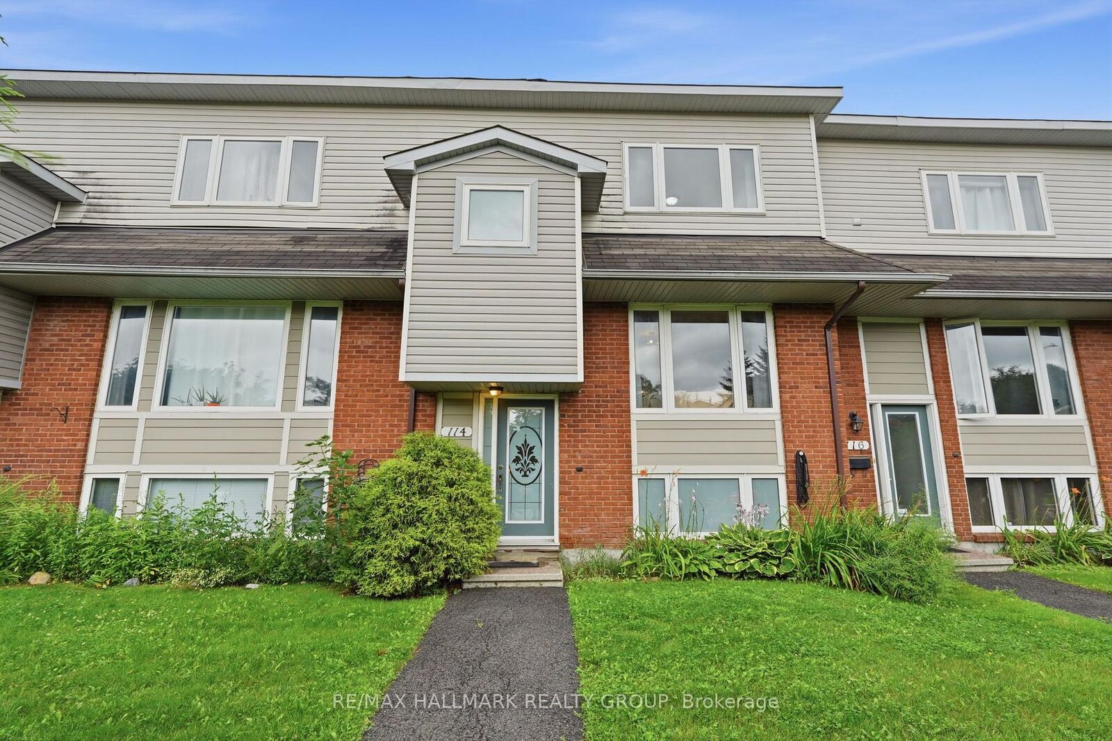Property Photo:  114 Monterey Drive  ON K2H 7A8 