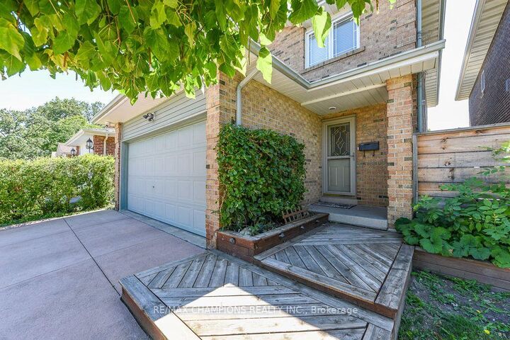 Property Photo: 163 Simmons Boulevard ON L6V 3Y2