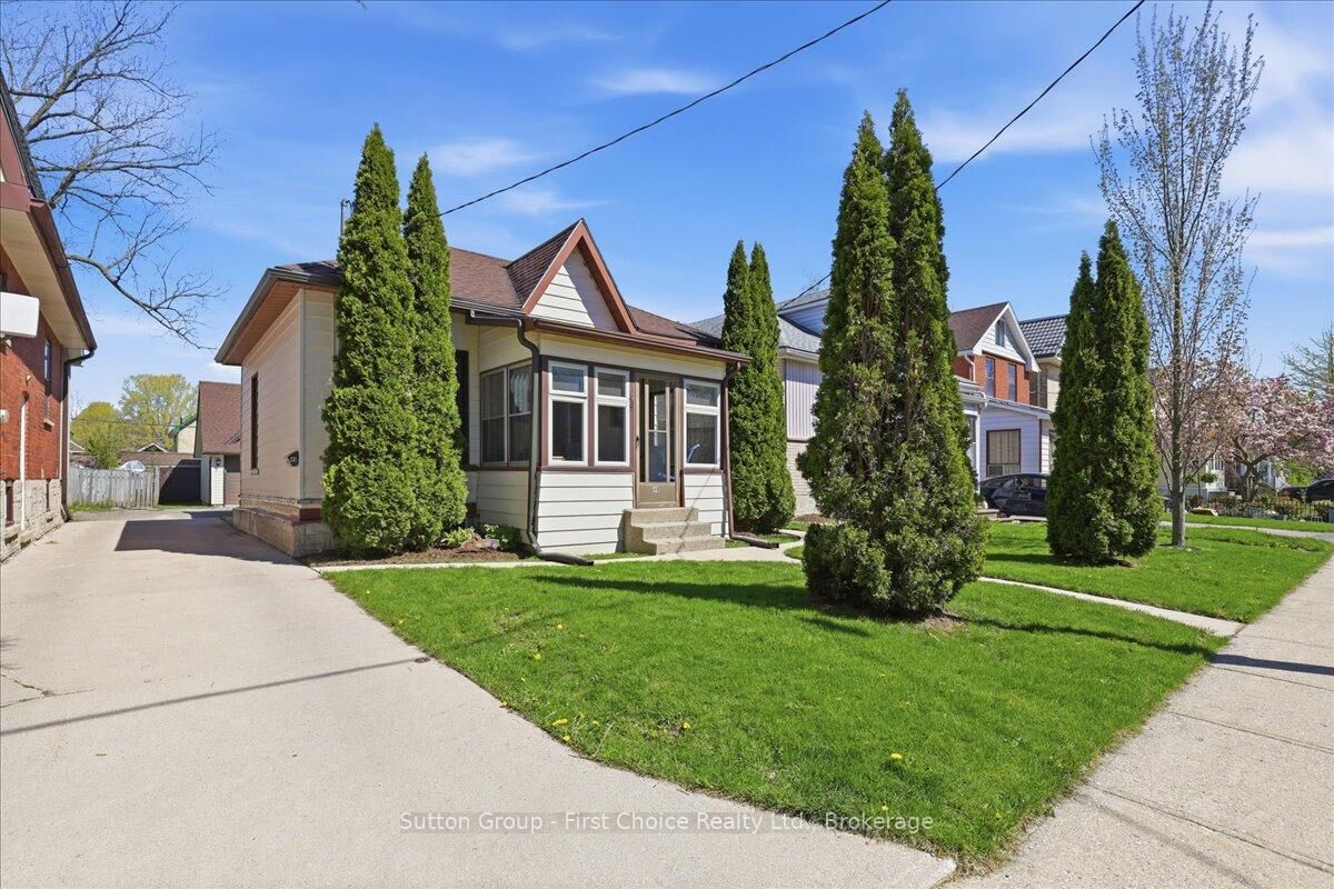 Property Photo:  49 Well Street  ON N5A 4L8 