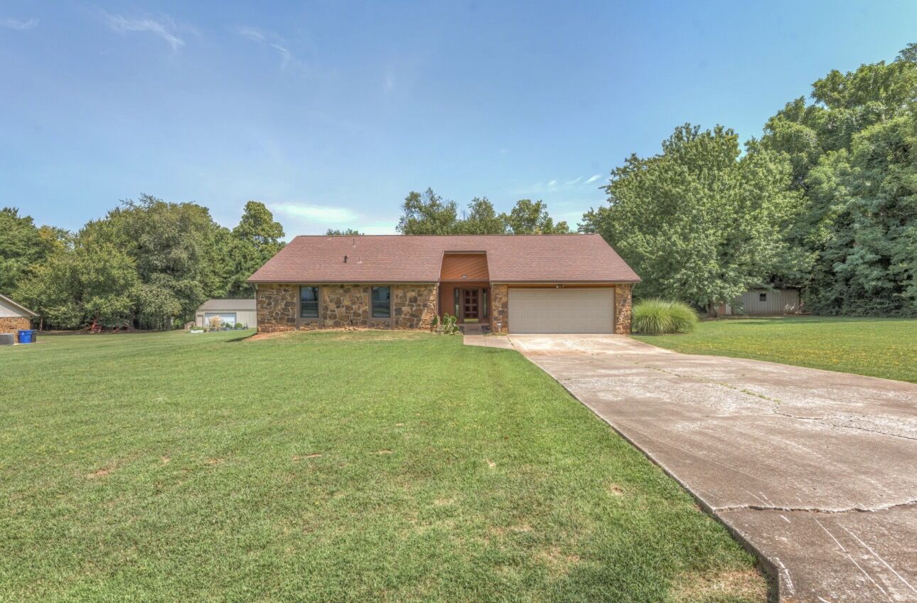 Property Photo: 16725 E 127th Street S OK 74011