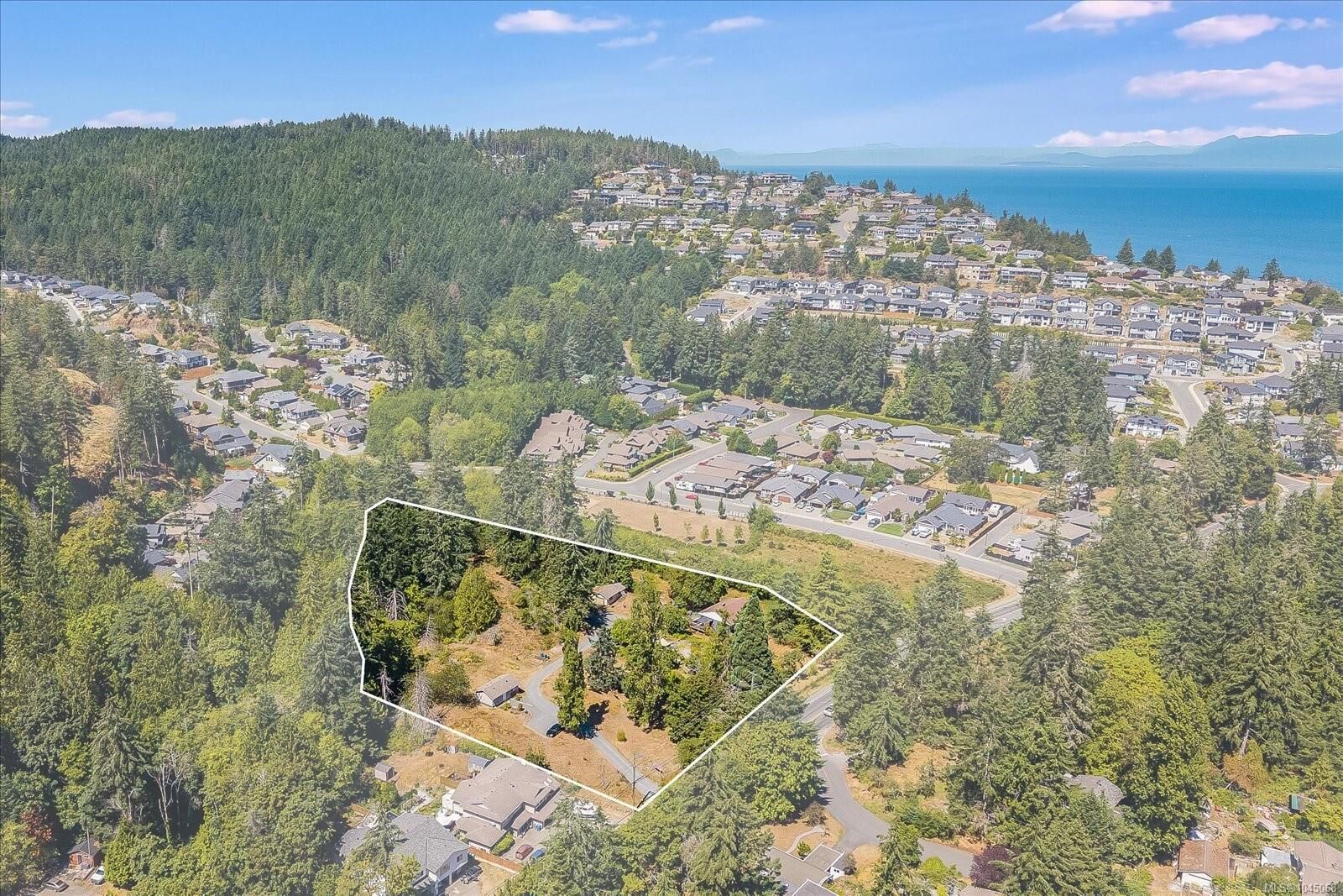 Property Photo: 3315 Hammond Bay Rd BC V9T 1E4