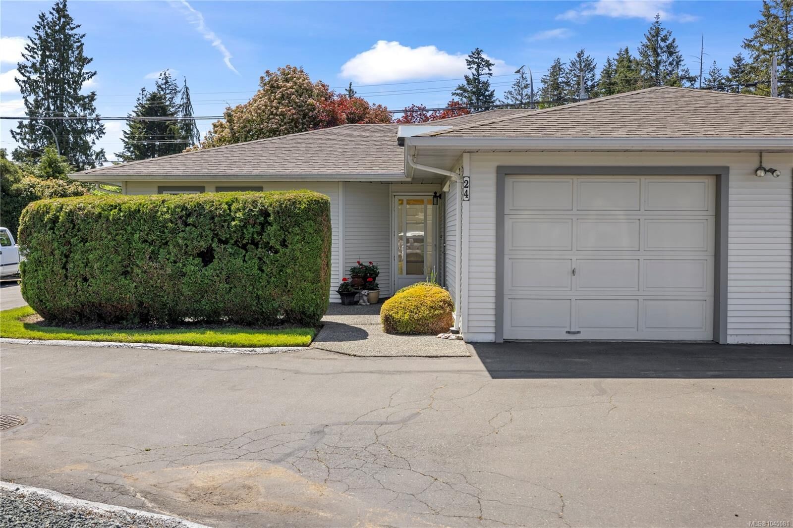 Property Photo: 450 Bay Ave #24 BC V9P 2K2