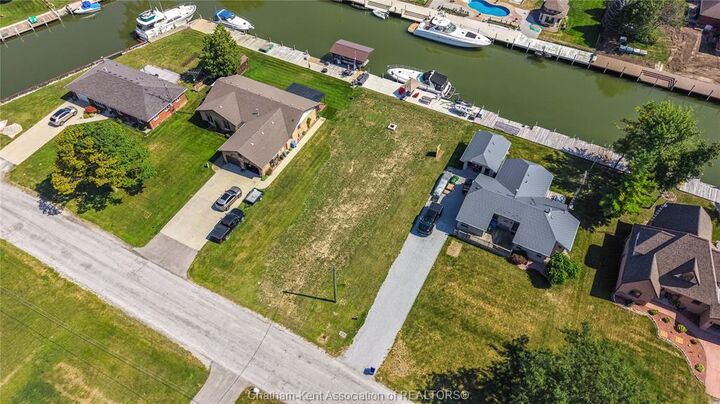 Property Photo:  19030 Light Cove Avenue  ON N0P 2L0 