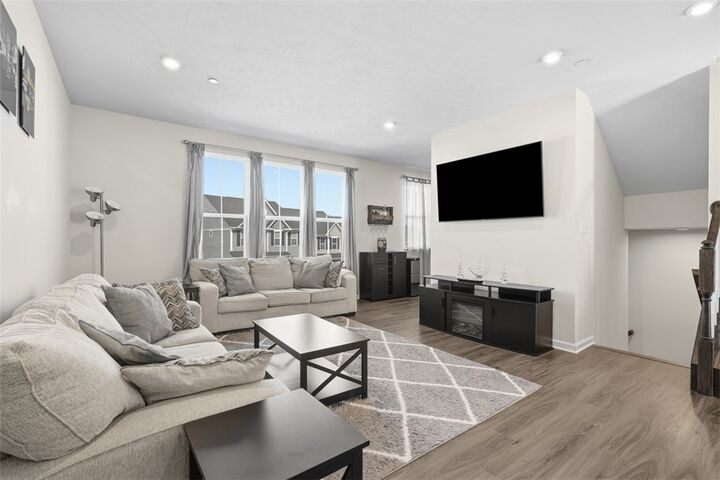 Property Photo:  458 Greenwood Dr  PA 15317 
