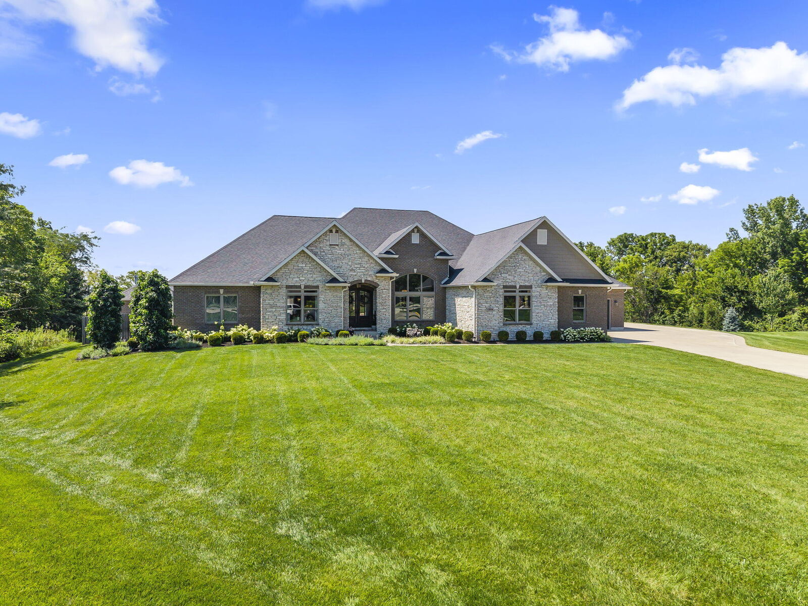 Property Photo:  1234 Walton Court  OH 45373 