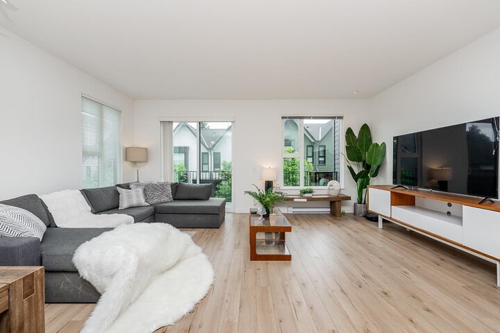 1228 Hudson Street 13 — photo 1