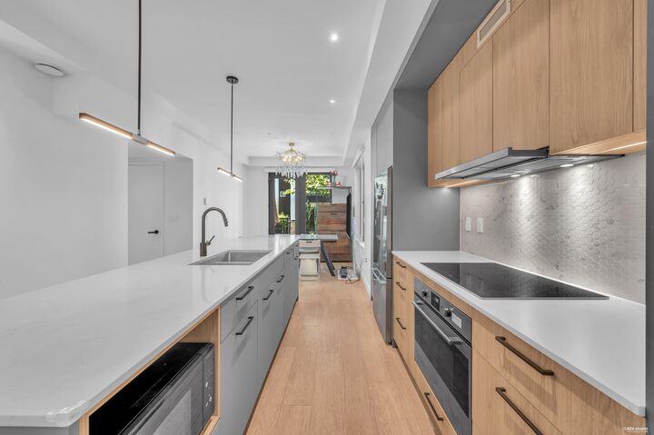 606 Foster Avenue 404 — photo 1