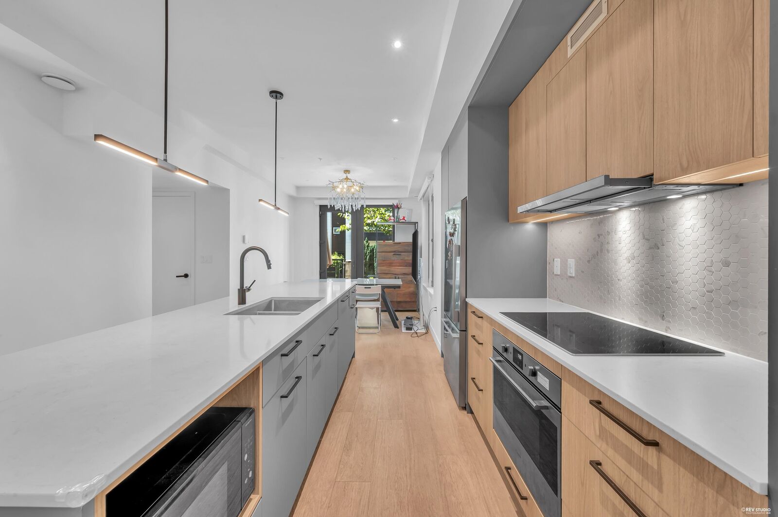 Property Photo: 606 Foster Avenue 404 BC V6J 0L5