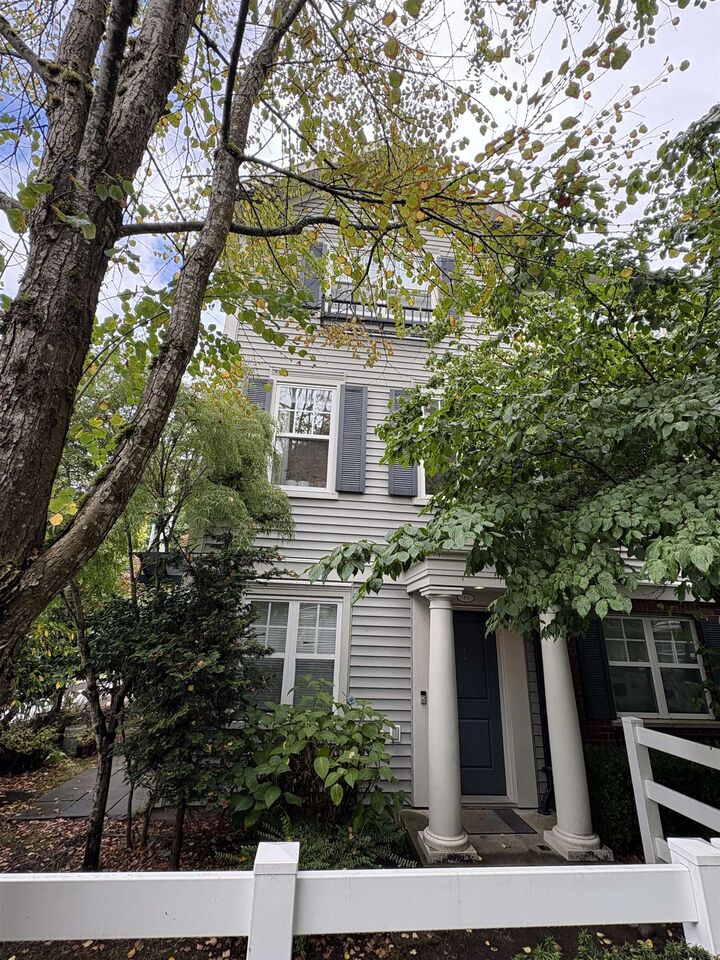 Property Photo: 2495 Davies Avenue 11 BC V3C 0B2