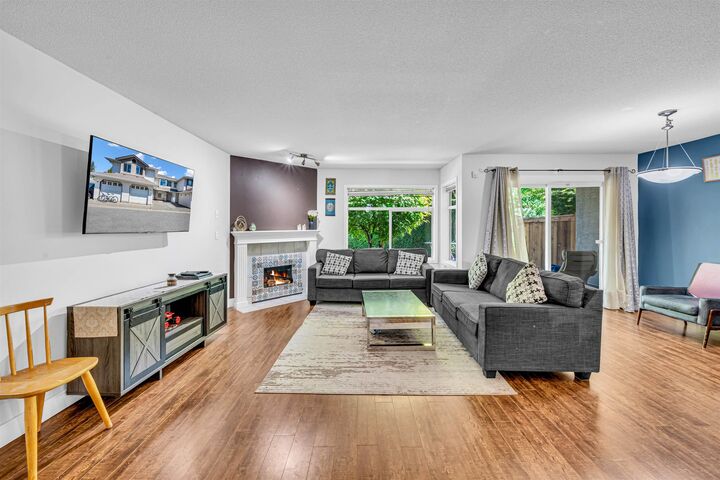 8260 162A Street 202 — photo 1