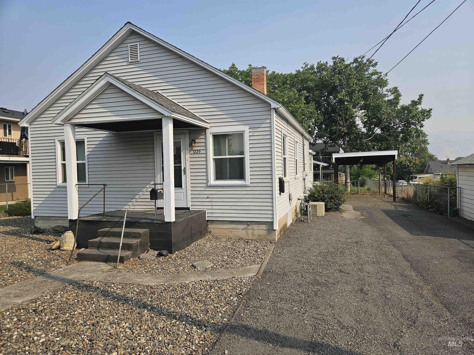 Property Photo:  1220 Highland  WA 99403 