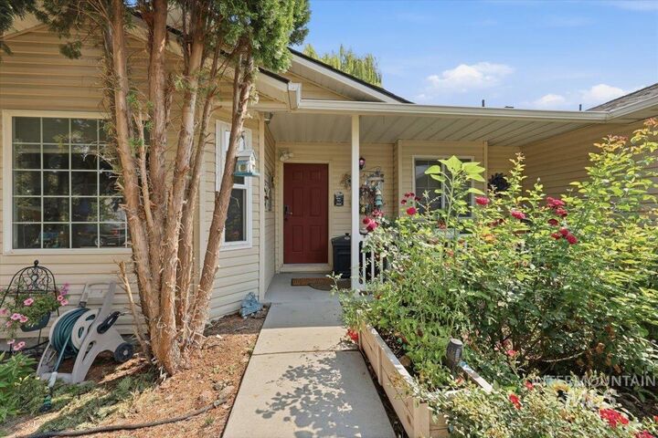 Property Photo:  5021 Barkley Way  ID 83607 